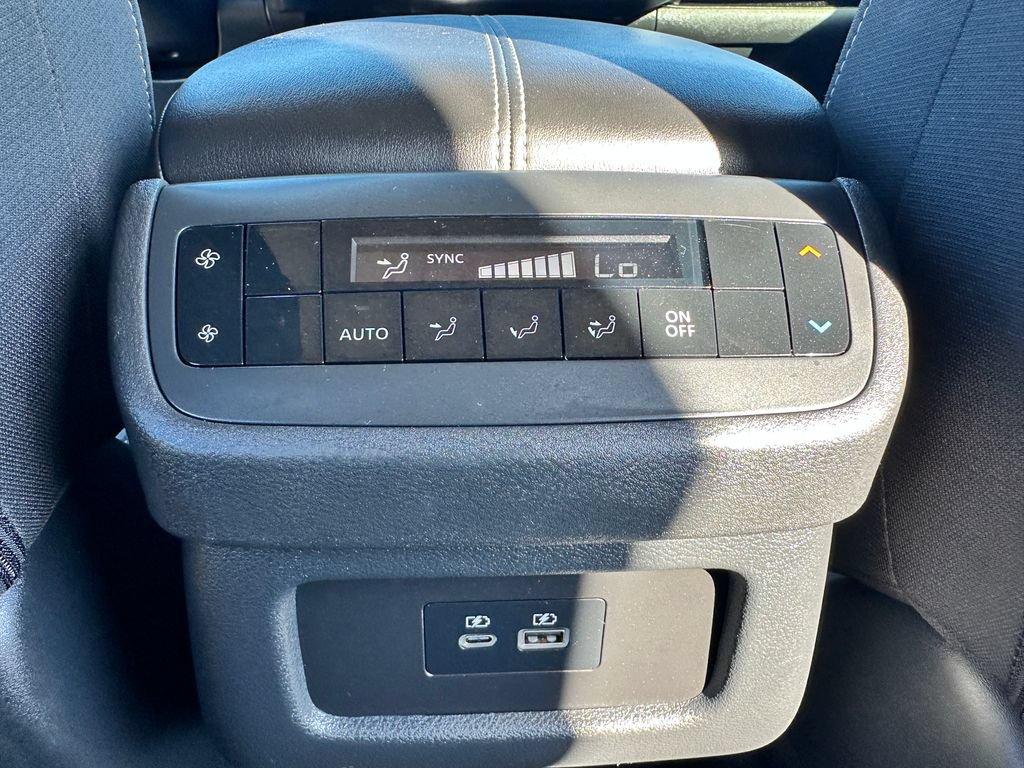 Used 2024 Nissan Pathfinder SV FWD image 18