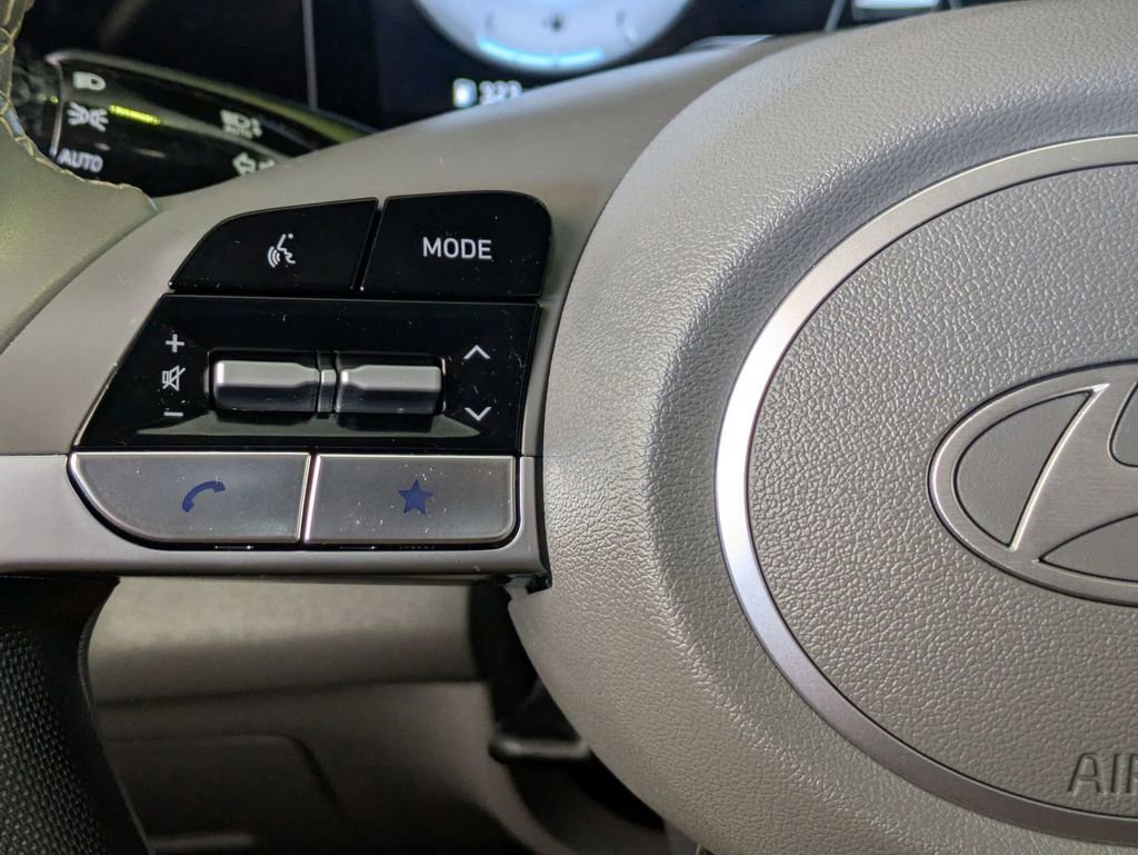 Used 2025 Hyundai Elantra SEL image 20