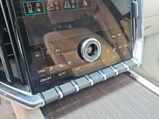 Used 2025 GMC Acadia Denali w/ Super Cruise Package FWD image 27