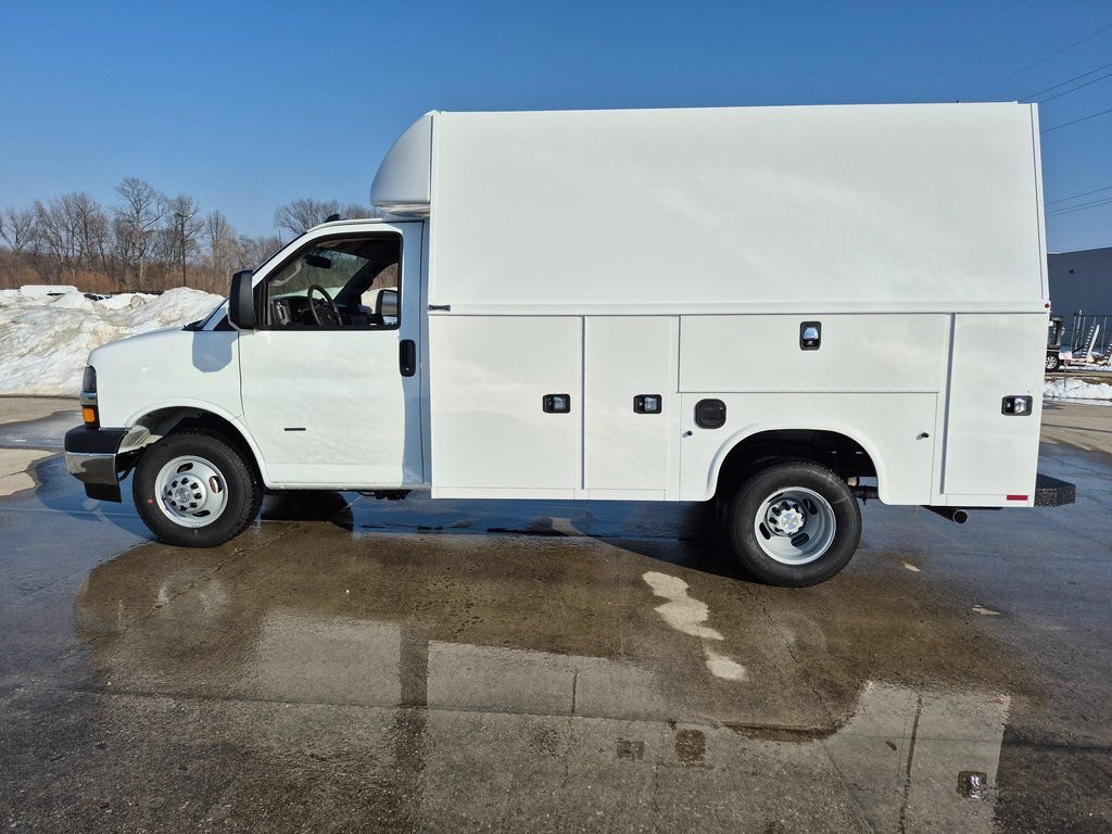 New 2025 Chevrolet Express 3500 w/ Power Convenience Package RWD image 4