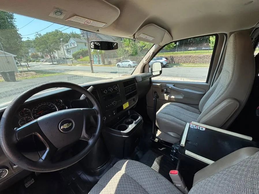 Used 2011 Chevrolet Express 2500 image 16