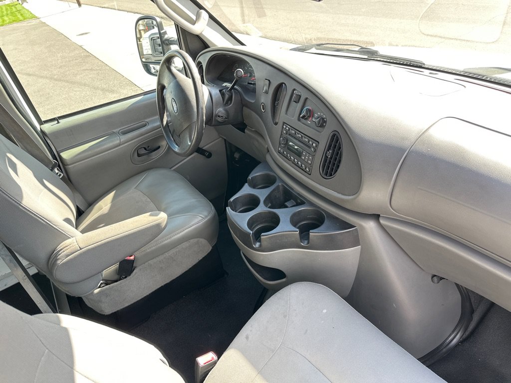 Used 2008 Ford E-250 and Econoline 250 RWD image 7