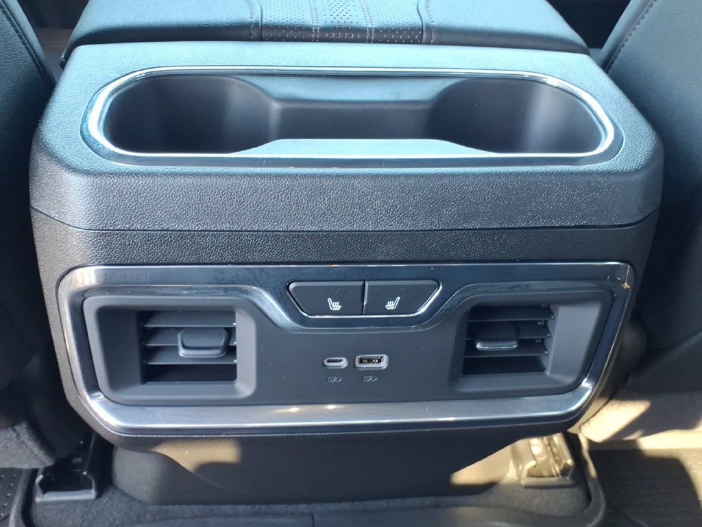 Used 2026 Chevrolet Silverado 3500 High Country w/ Technology Package AWD/4WD image 12