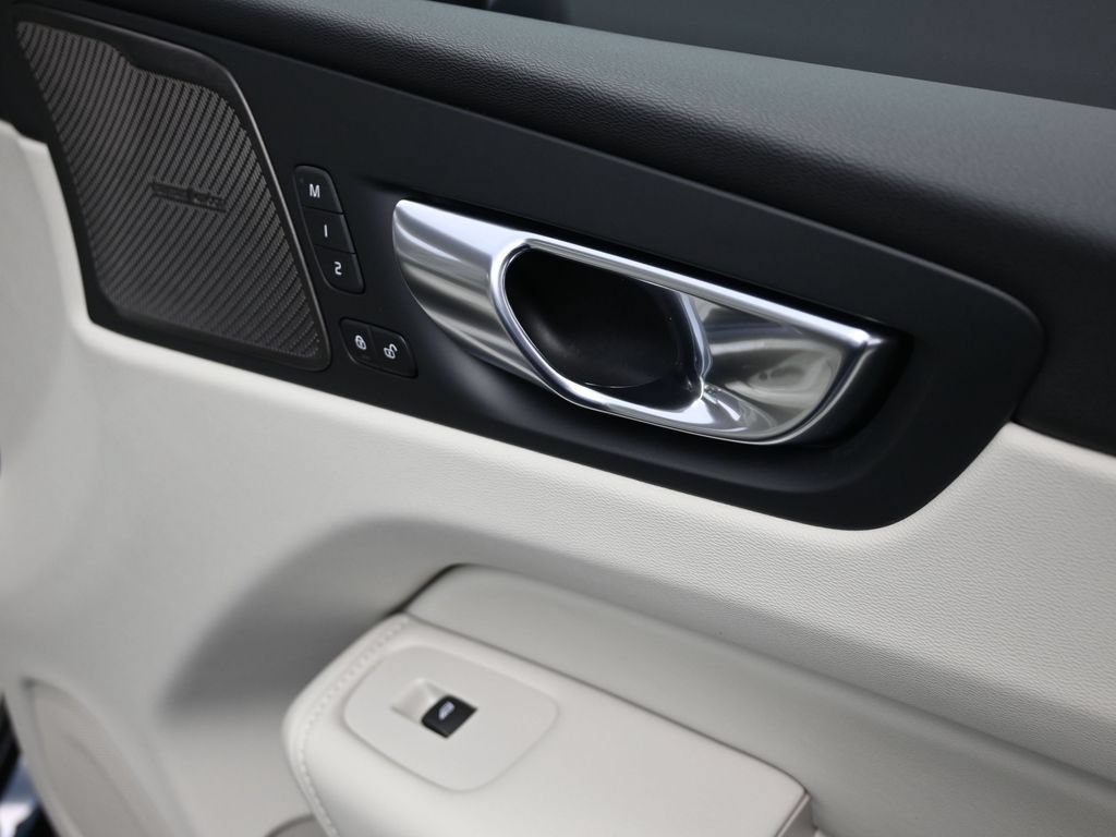 New 2026 Volvo XC60 T8 Ultra w/ Protection Package Premier AWD/4WD image 30