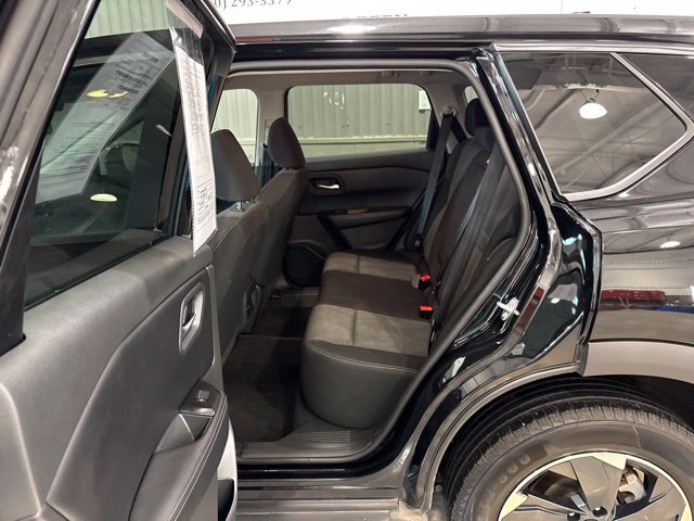 Used 2024 Nissan Rogue SV AWD/4WD image 12
