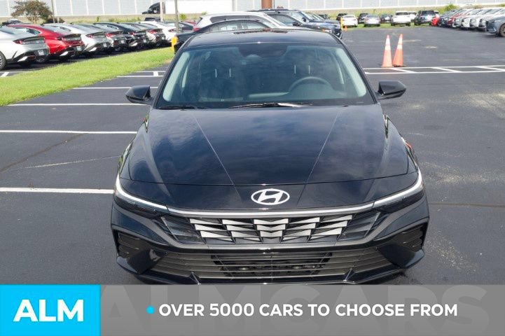 Certified 2026 Hyundai Elantra SE FWD image 2