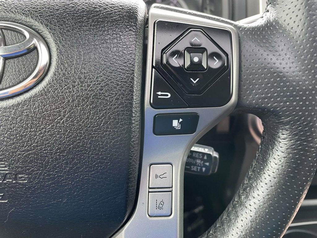 Used 2020 Toyota 4Runner Limited image 34