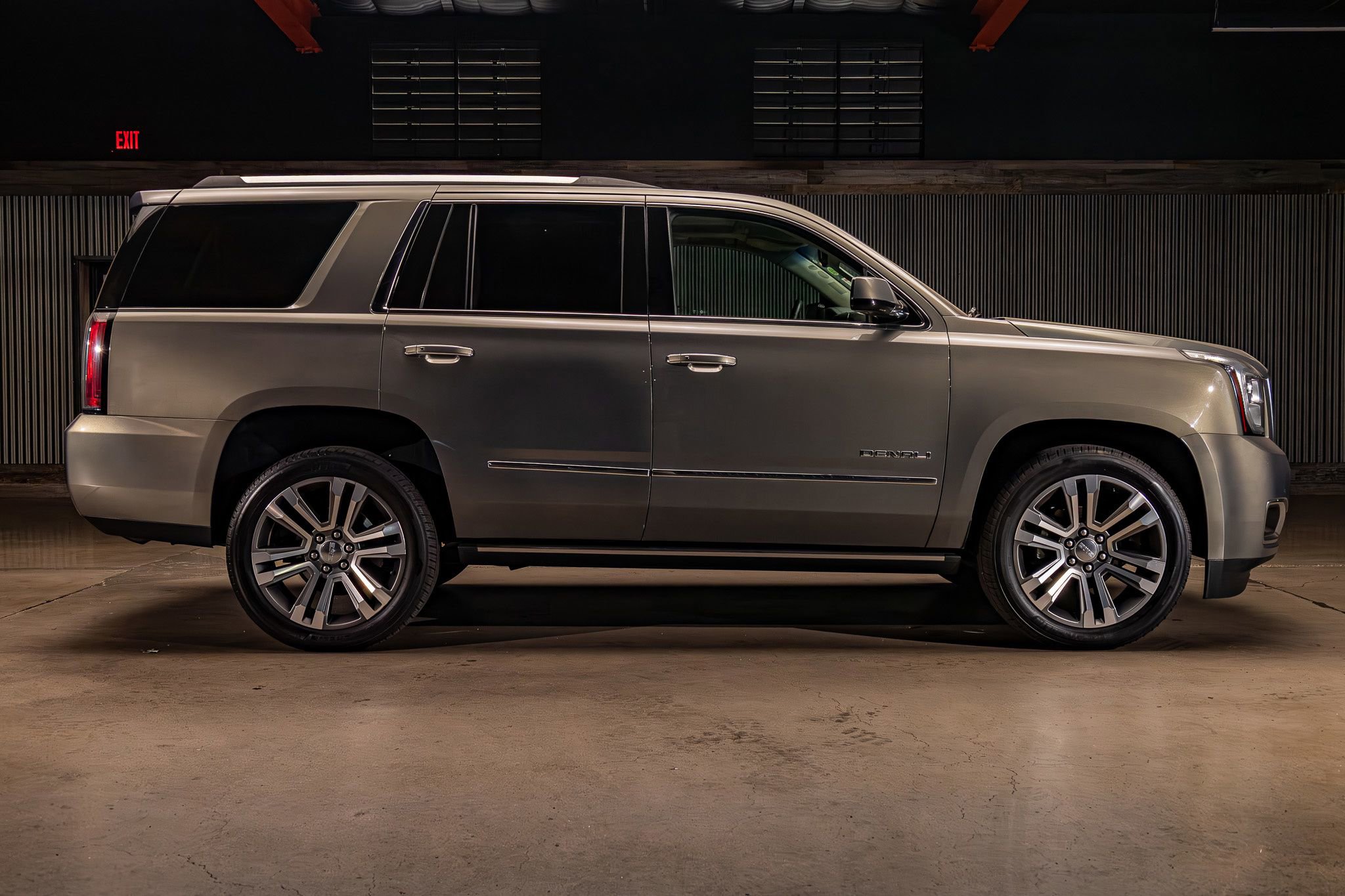 Used 2017 GMC Yukon Denali w/ Open Road Package AWD/4WD image 10