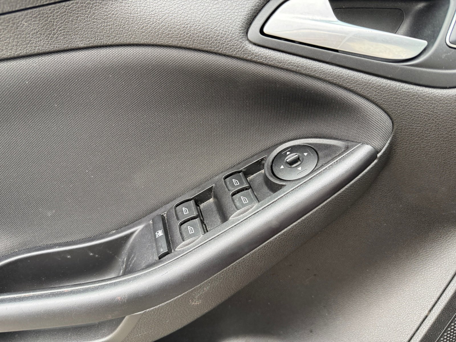 Used 2016 Ford Focus SE w/ SE Sport Package image 22