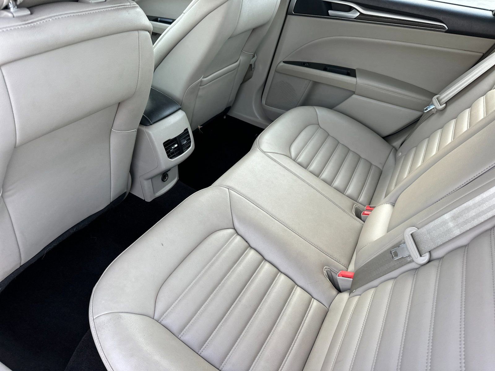 Used 2020 Ford Fusion SEL image 12