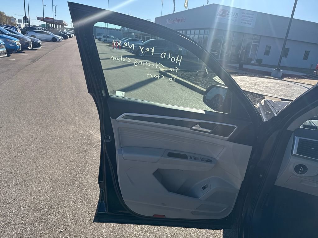 Used 2021 Volkswagen Atlas SE w/ Panoramic Sunroof Package image 13