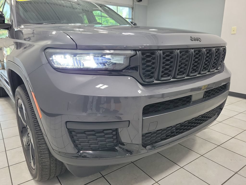 Used 2024 Jeep Grand Cherokee L Altitude AWD/4WD image 28