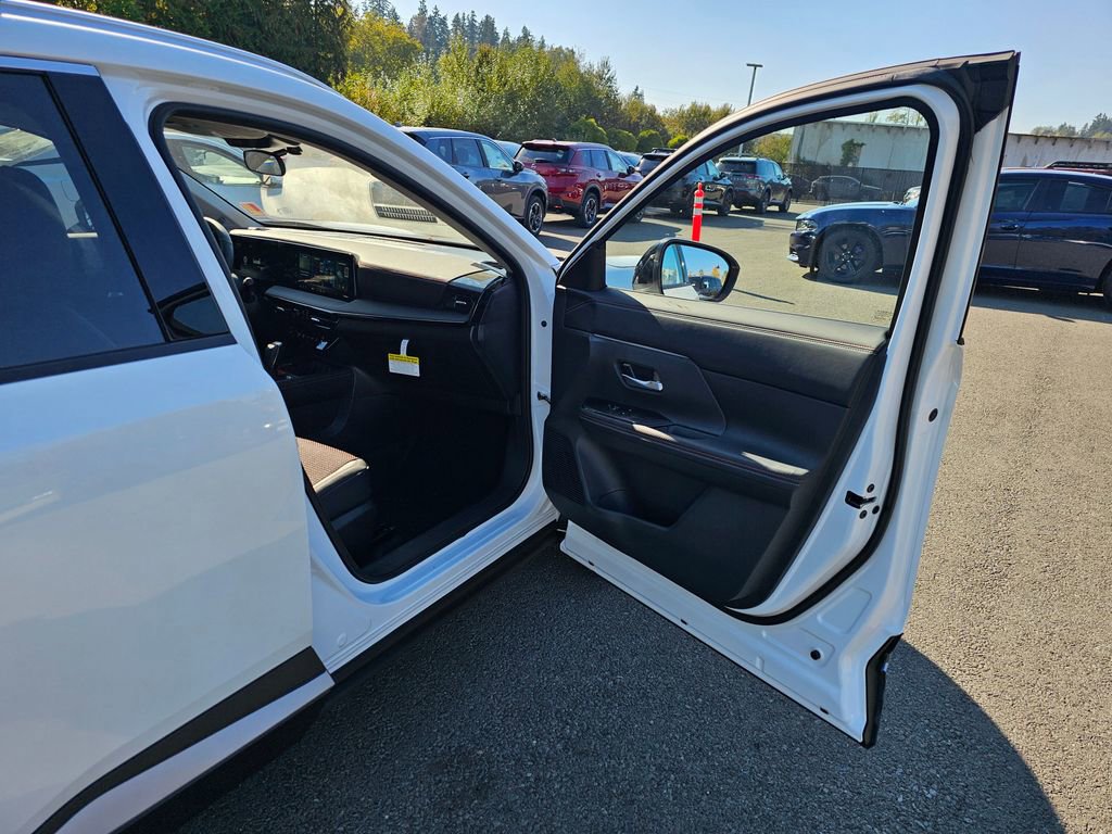 New 2026 Nissan Kicks SR w/ Cold Weather Package image 24