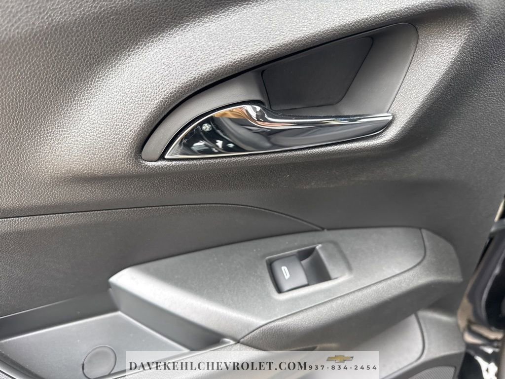 Used 2025 Chevrolet Trax RS w/ Driver Confidence Package image 28