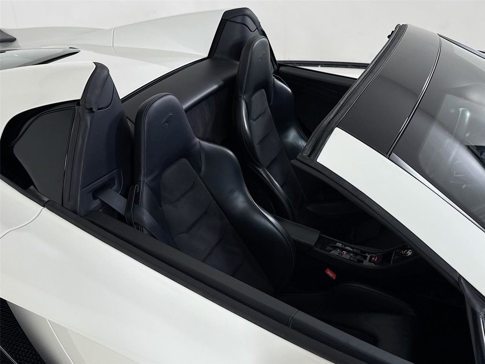 Used 2014 McLaren MP4-12C Spider RWD image 22