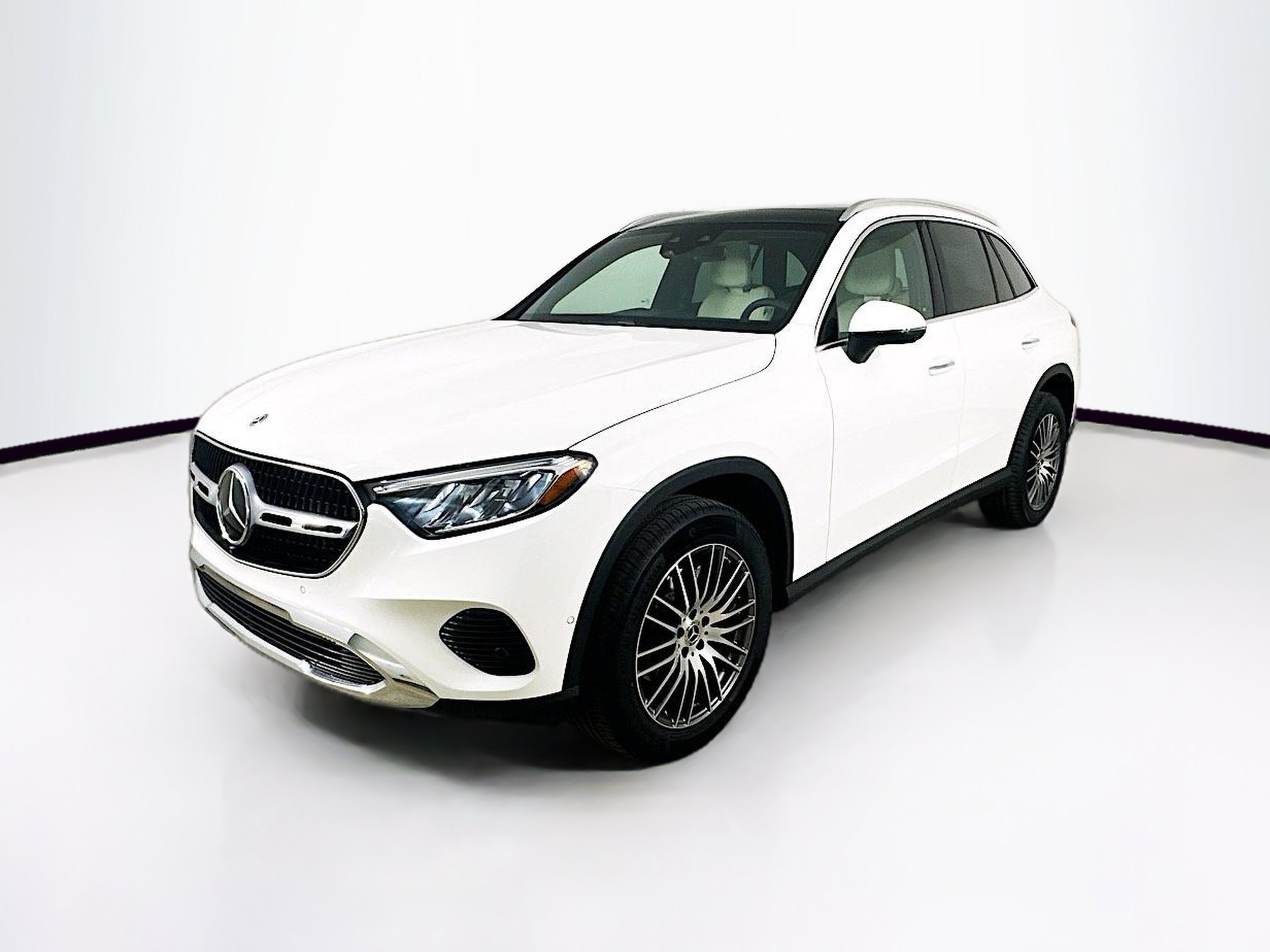 Used 2025 Mercedes-Benz GLC 300 4MATIC image 4