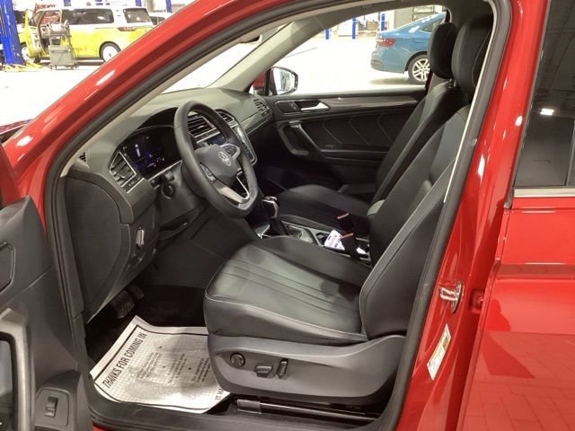 Certified 2024 Volkswagen Tiguan SE image 11