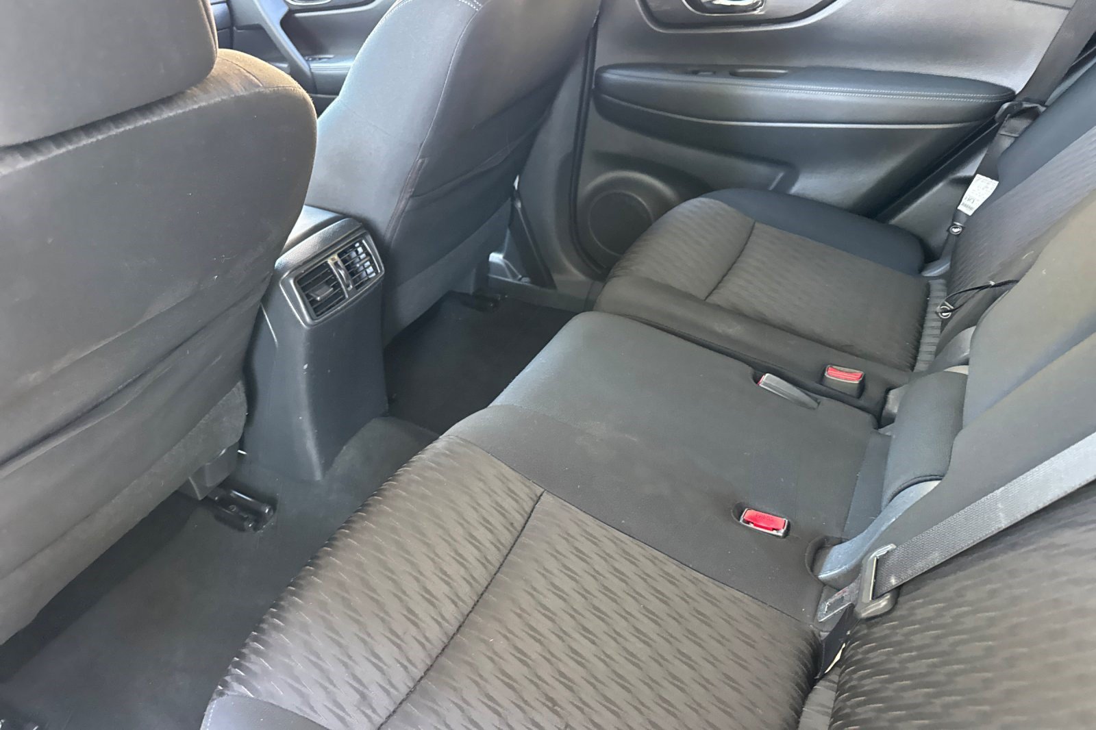 Used 2020 Nissan Rogue SV FWD image 27