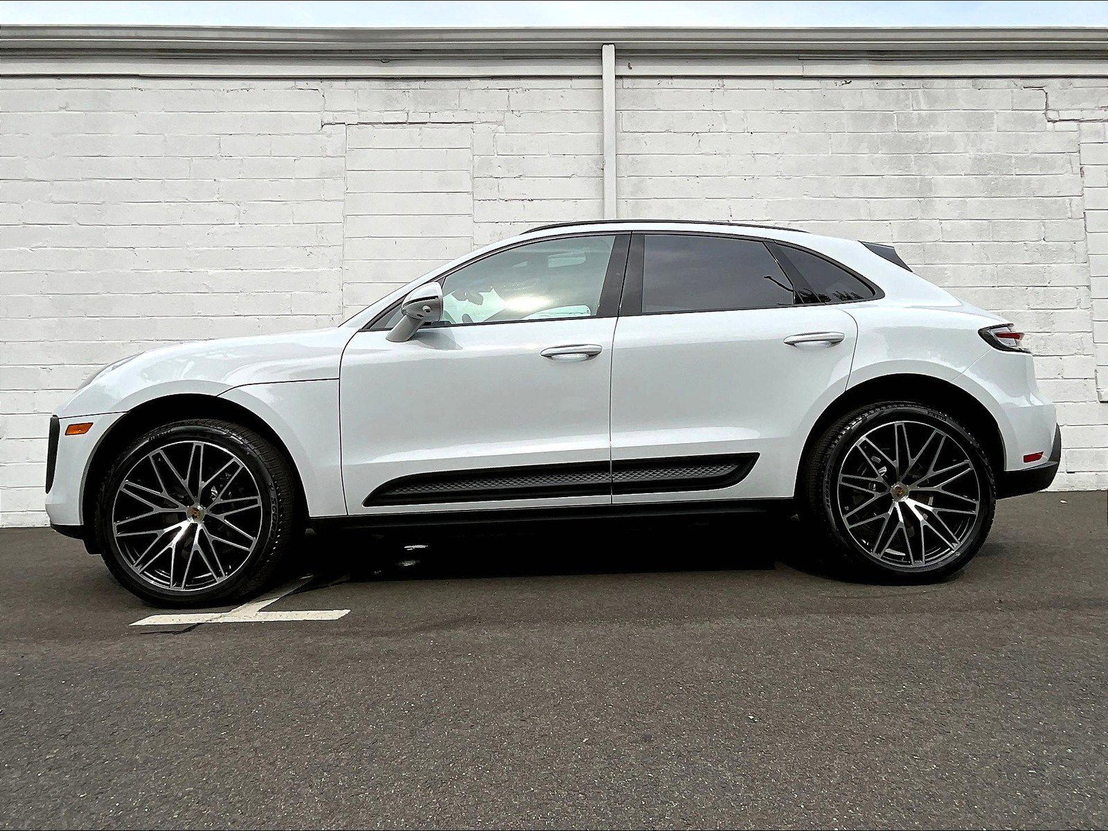 New 2026 Porsche Macan image 2