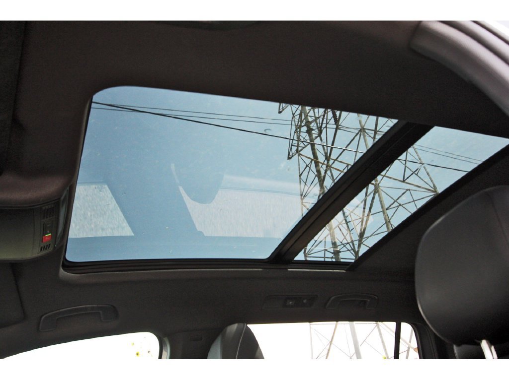 Used 2023 Volkswagen Tiguan SE R-Line FWD image 28