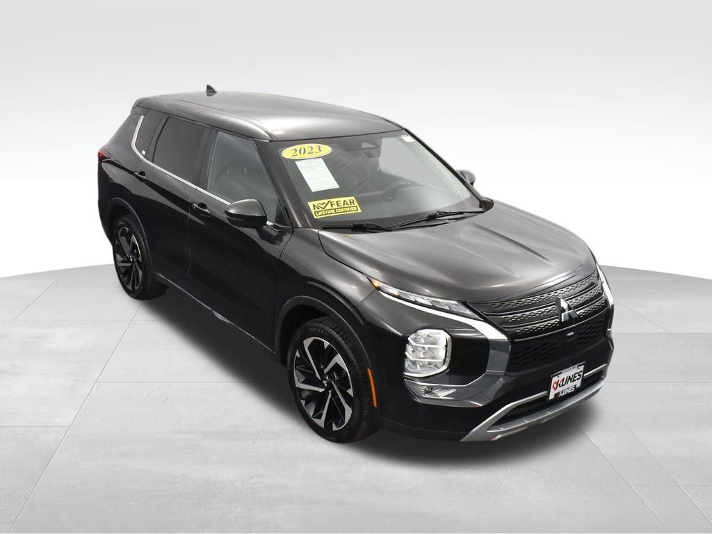 Used 2023 Mitsubishi Outlander SE image 41