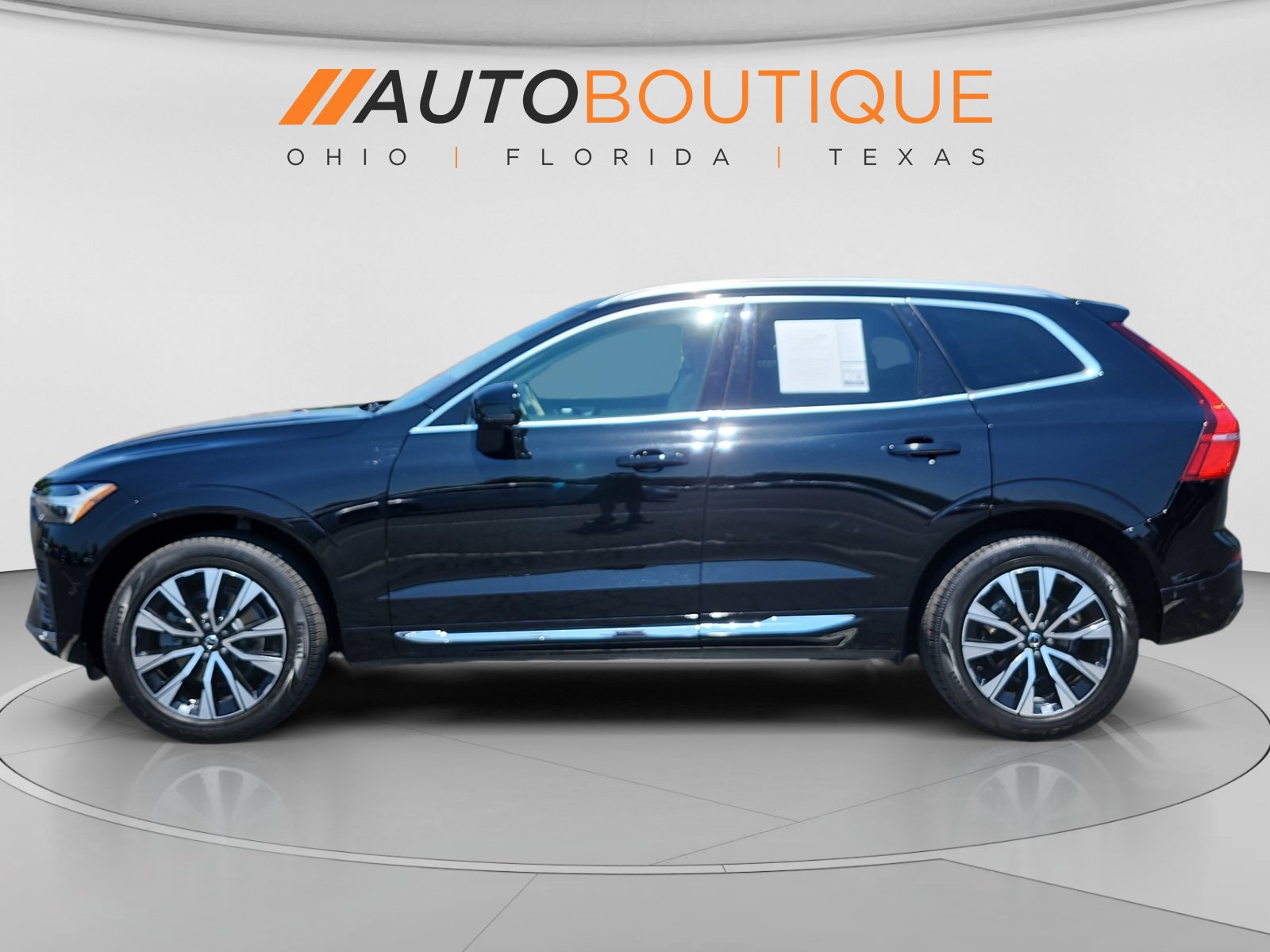Used 2023 Volvo XC60 B5 Plus FWD image 2