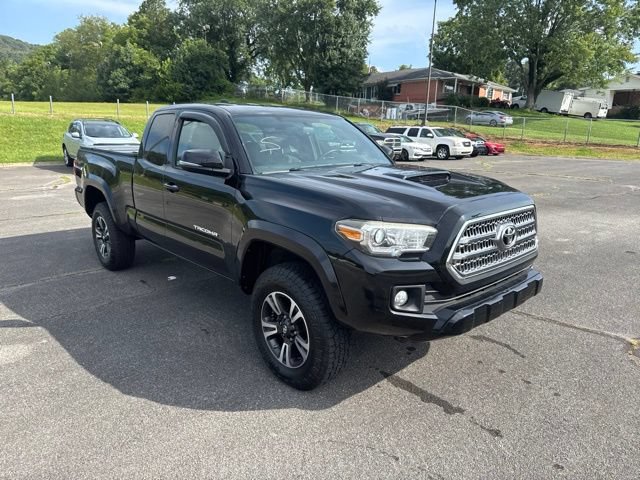 Used 2016 Toyota Tacoma TRD Sport w/ Towing Package AWD/4WD image 2