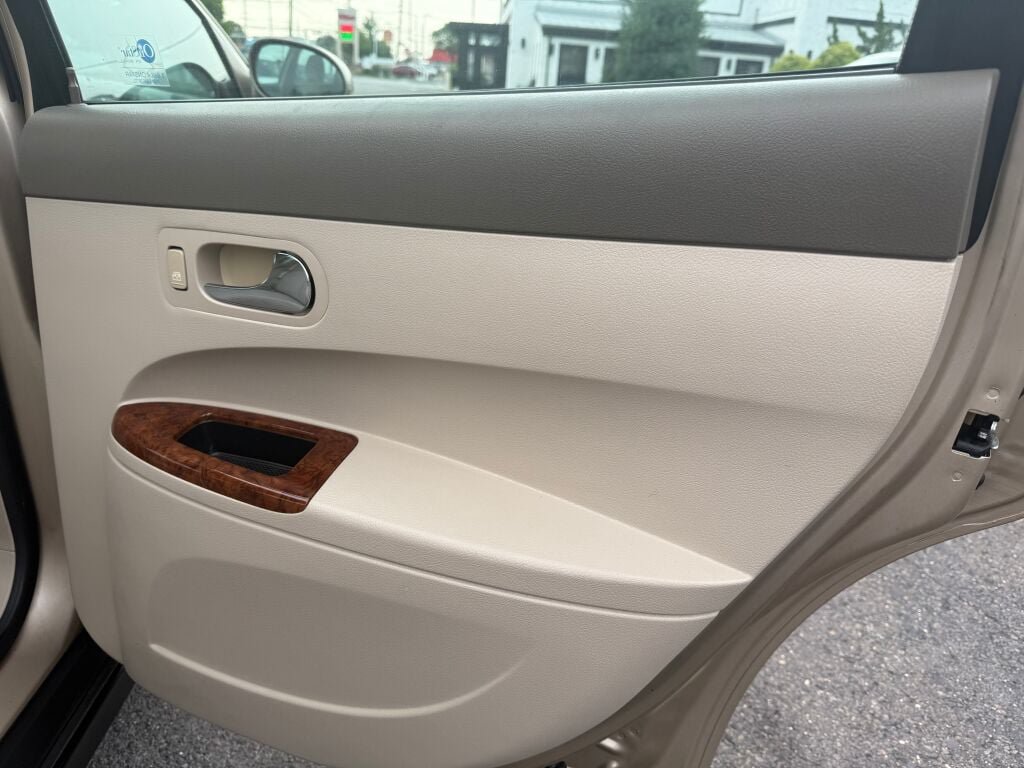 Used 2005 Buick LaCrosse CX FWD image 19