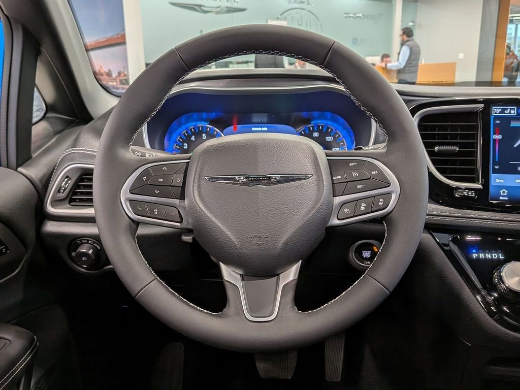 New 2026 Chrysler Pacifica Select AWD/4WD image 13