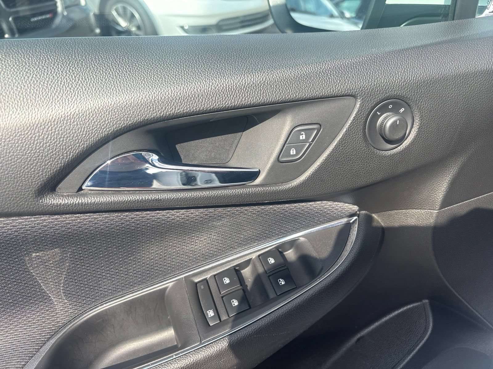 Used 2017 Chevrolet Cruze LT w/ Convenience Package FWD image 21