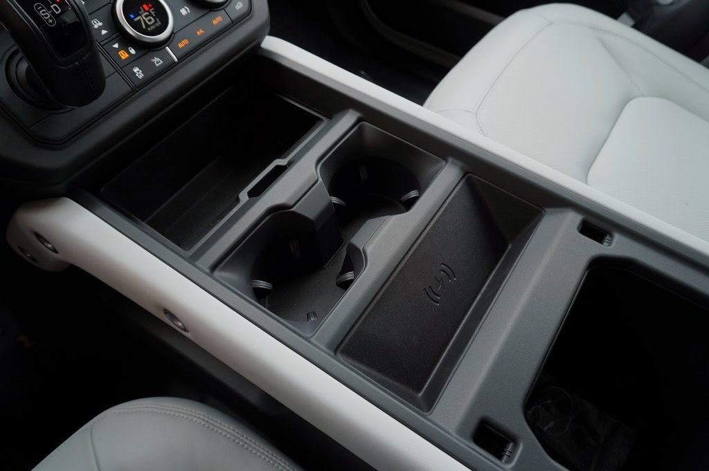 New 2026 Land Rover Defender 130 X-Dynamic SE image 30