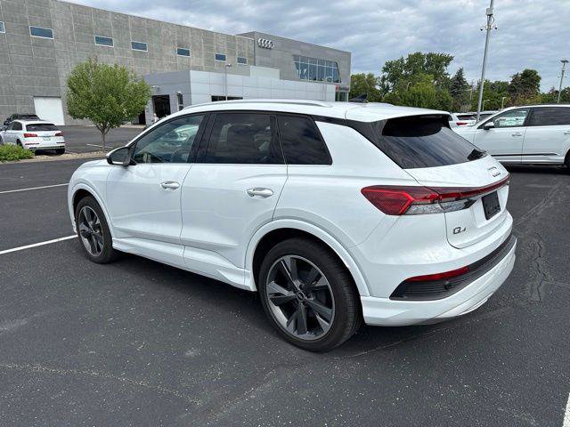 Used 2022 Audi Q4 e-tron Premium Plus w/ Premium Plus AWD/4WD image 4