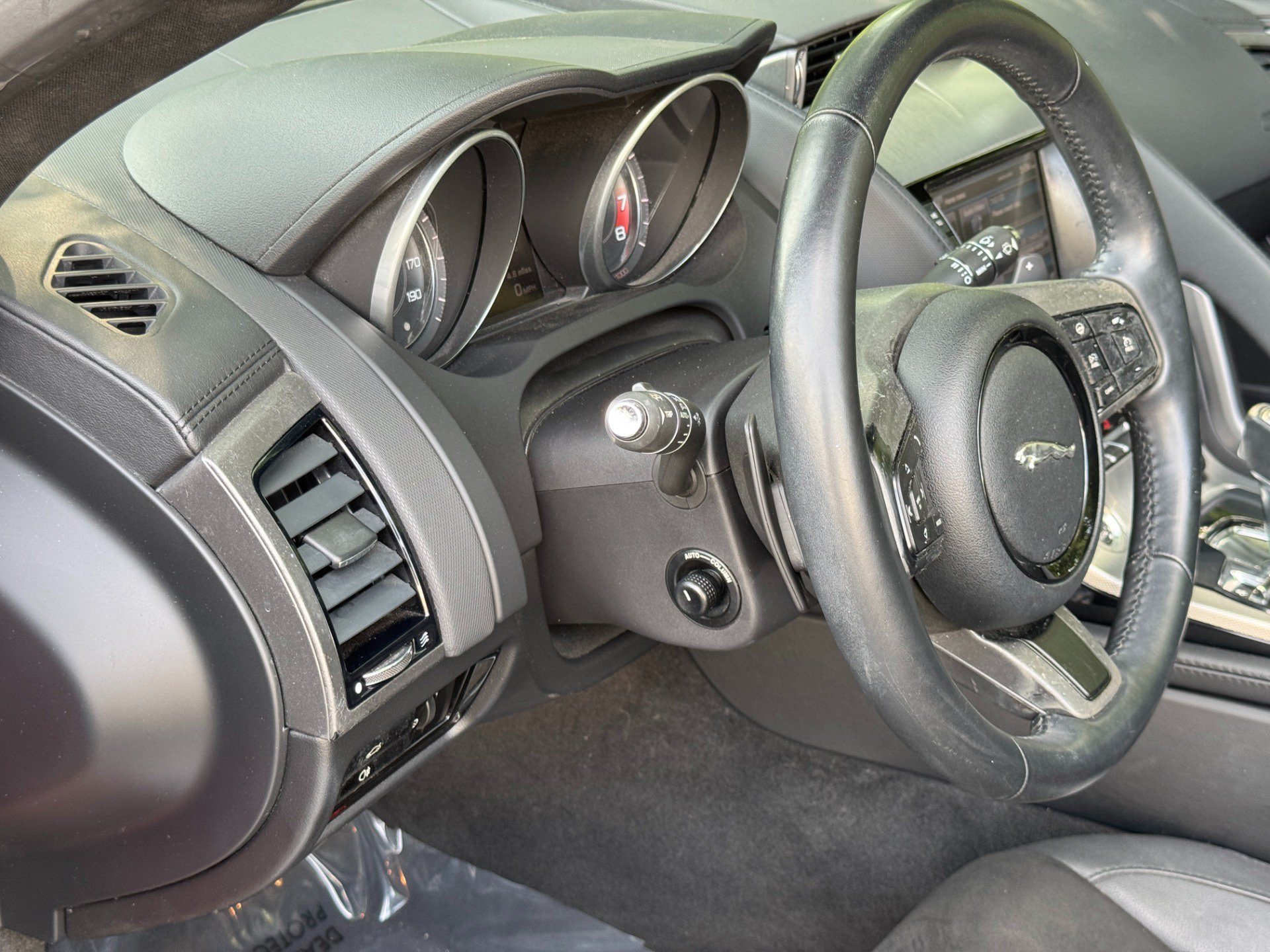 Used 2014 Jaguar F-TYPE Convertible RWD image 37