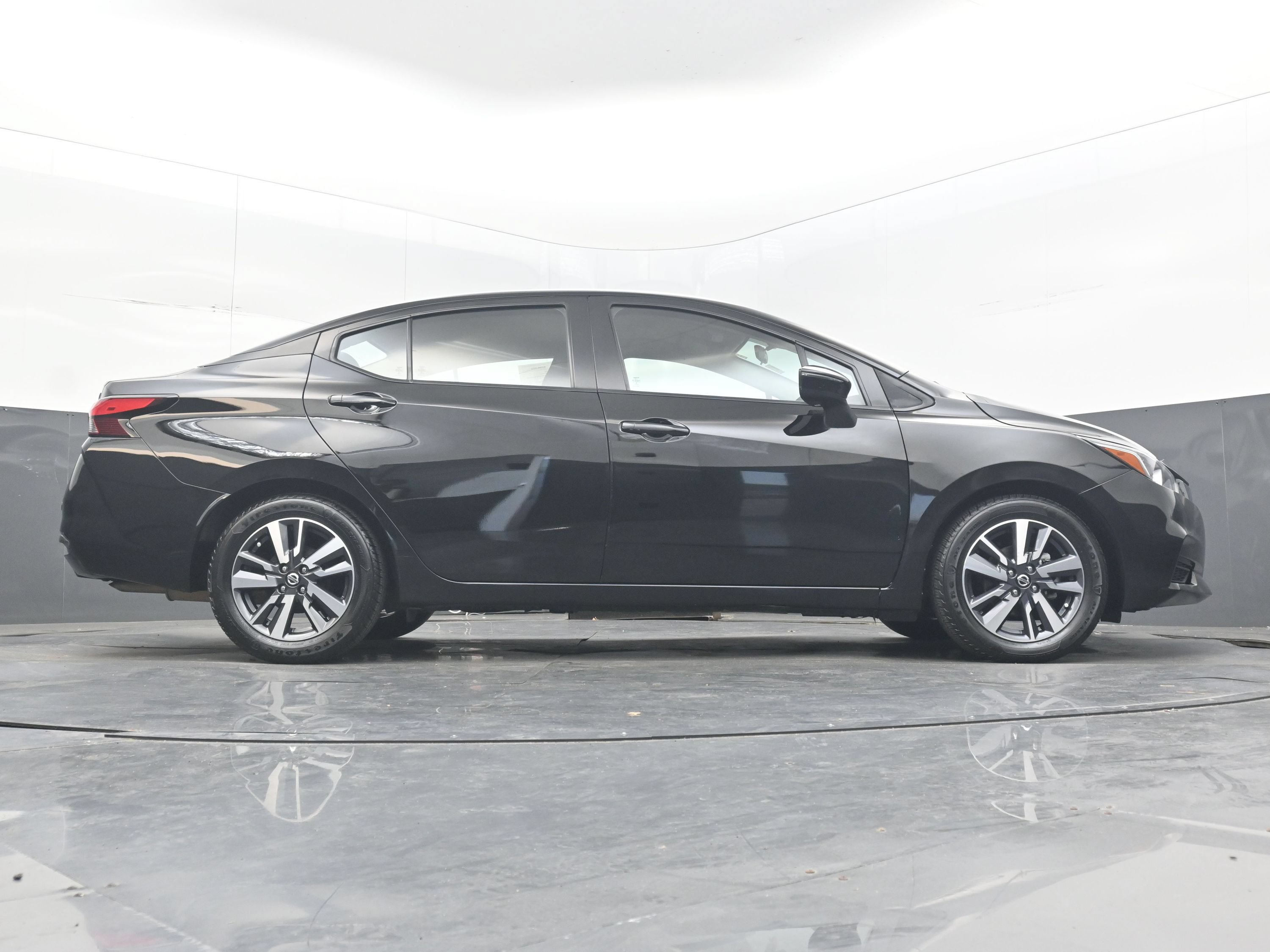 Used 2021 Nissan Versa SV FWD image 29