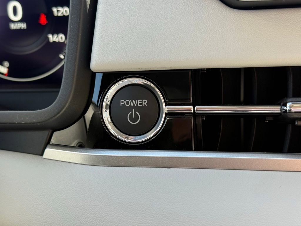 New 2025 Mitsubishi Outlander SEL image 12