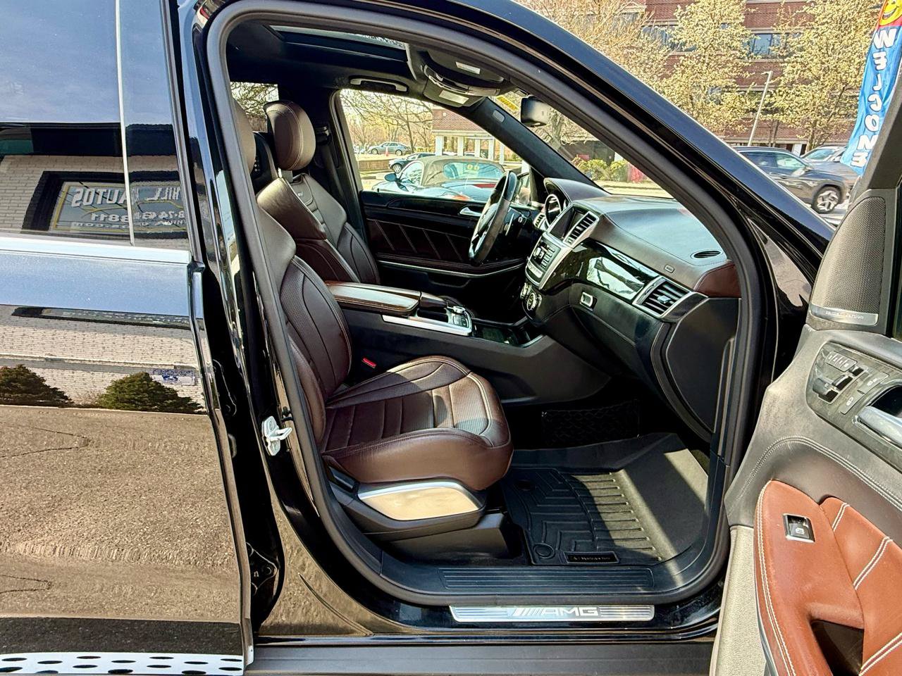 Used 2016 Mercedes-Benz GL 63 AMG 4MATIC image 31