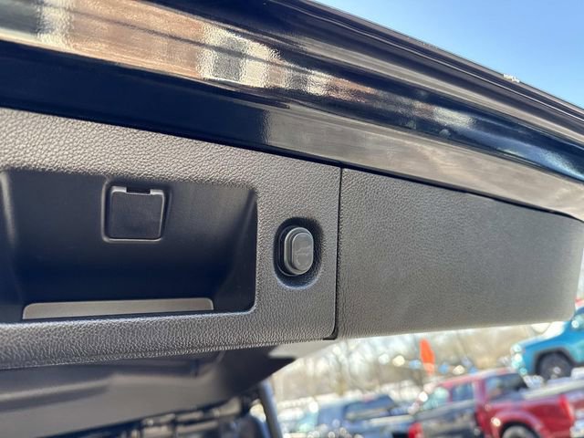 Used 2017 Chevrolet Suburban LT w/ LT Midnight Edition image 9