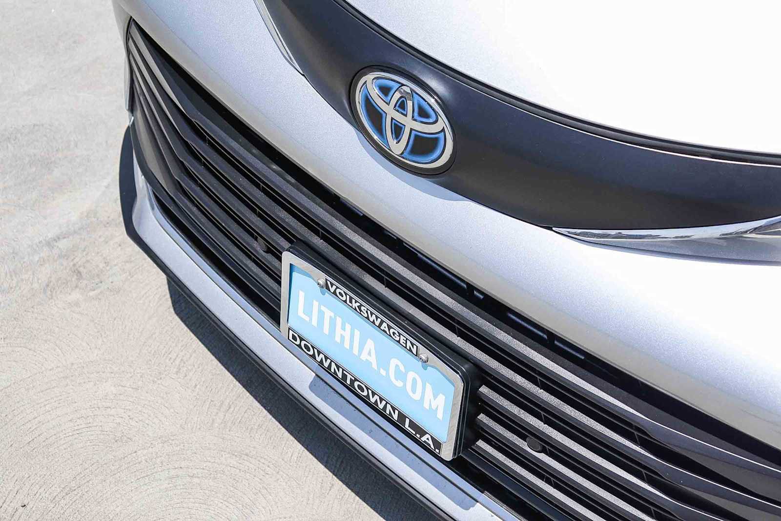 Used 2023 Toyota Sienna XLE w/ XLE Plus Package FWD image 8