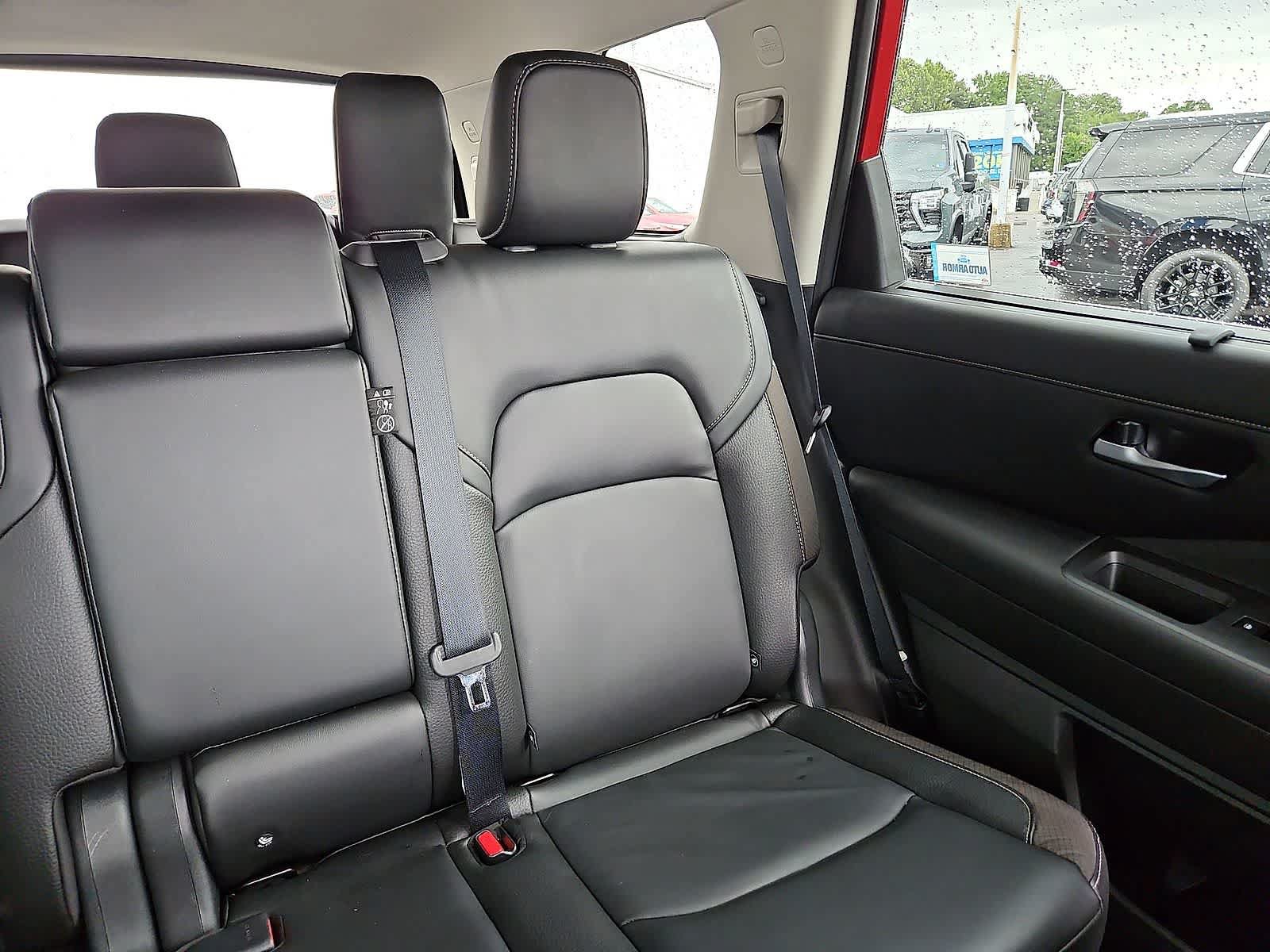 Used 2023 Nissan Pathfinder SL w/ Lighting Package (N92) AWD/4WD image 15