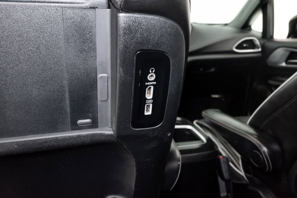 Used 2020 Chrysler Pacifica Limited FWD image 25