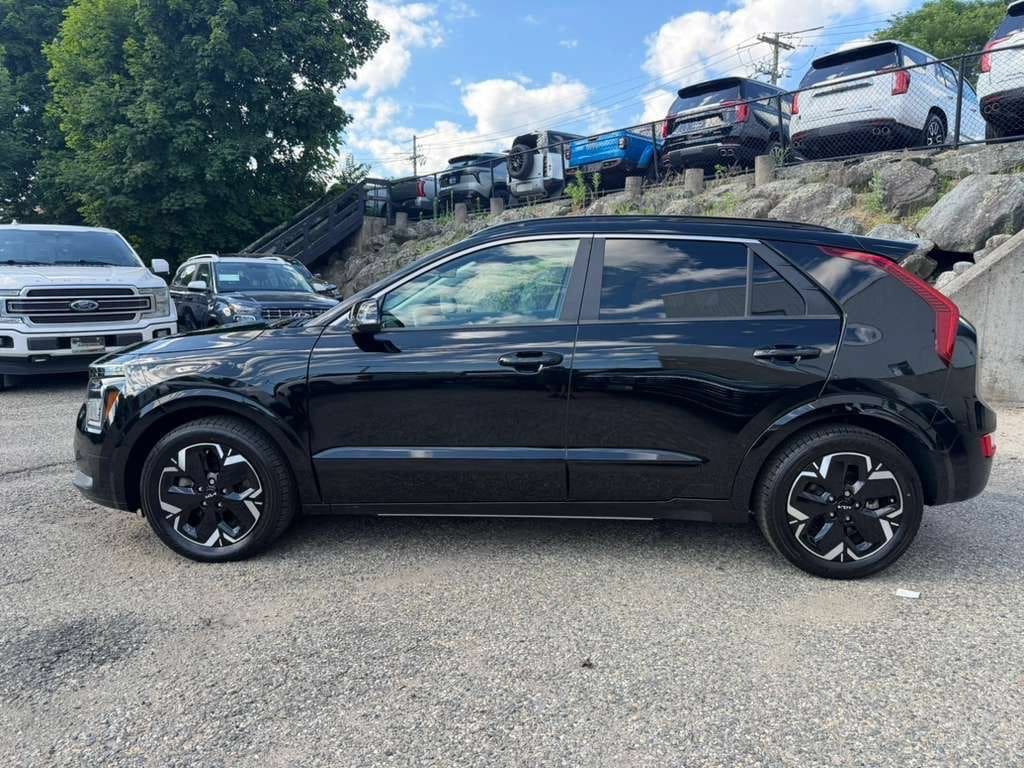 Used 2023 Kia Niro Wind w/ Wind Preserve Package FWD image 3