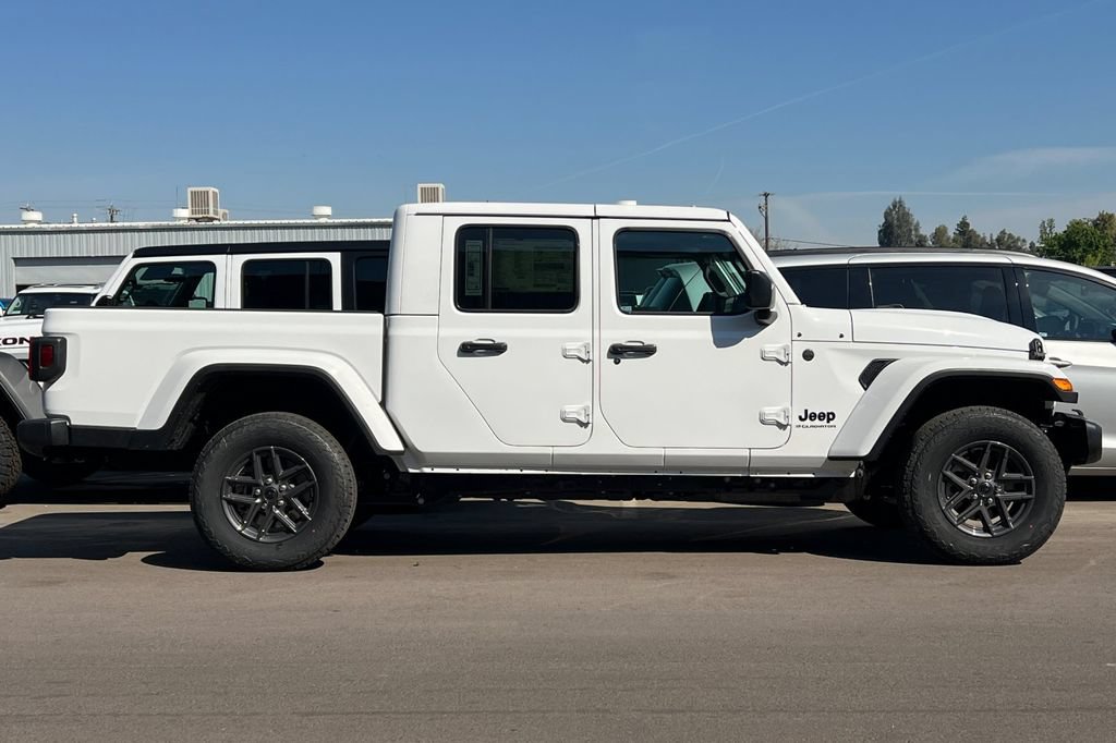 New 2026 Jeep Gladiator Sport AWD/4WD image 3