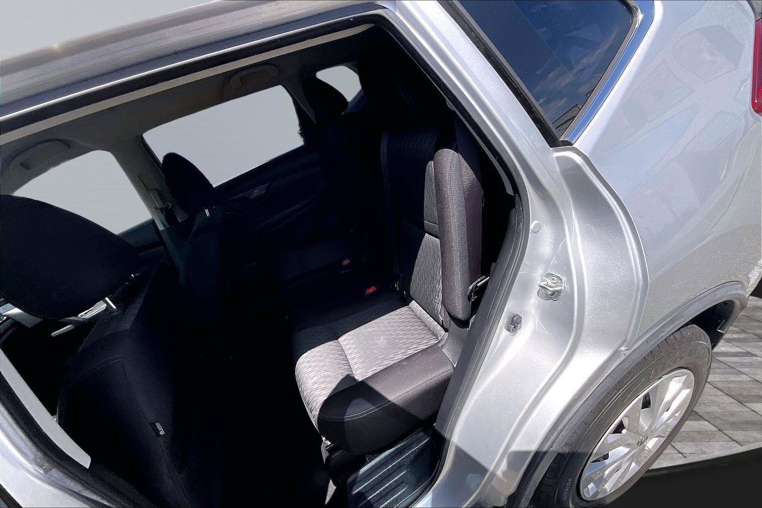 Used 2020 Nissan Rogue S FWD image 26