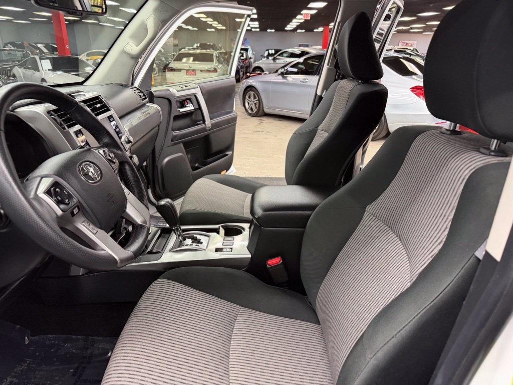 Used 2024 Toyota 4Runner SR5 AWD/4WD image 33