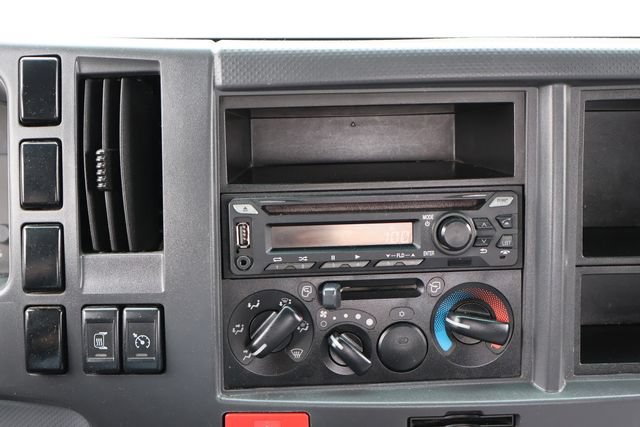 Used 2019 Isuzu NPR RWD image 6