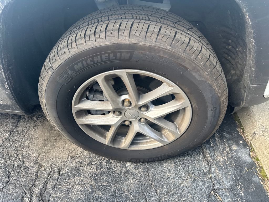 Used 2025 Jeep Grand Cherokee L Laredo w/ Luxury Tech Group I AWD/4WD image 4