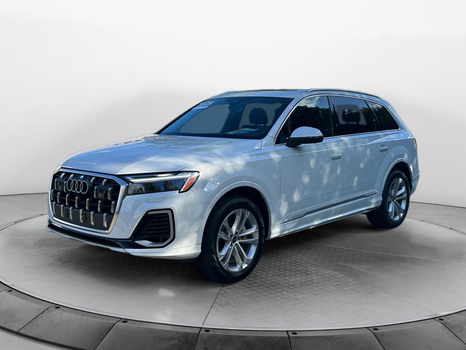 Certified 2025 Audi Q7 2.0T Premium image 3