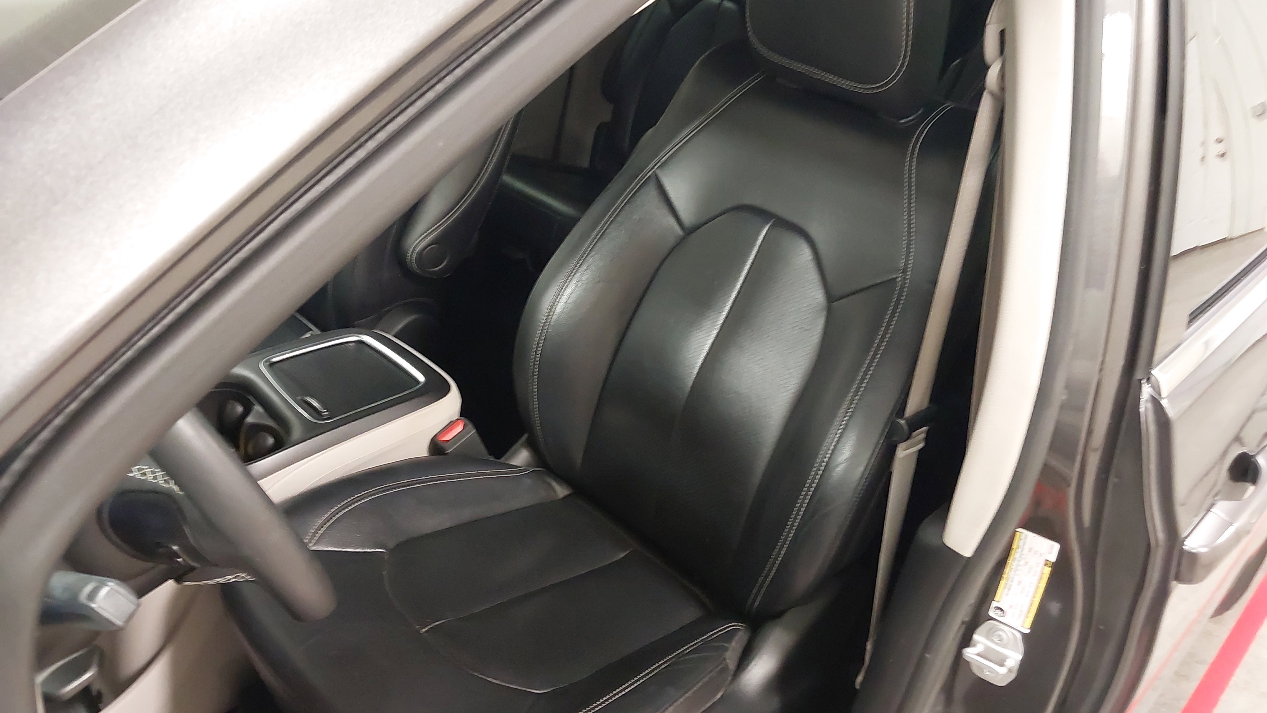 Used 2022 Chrysler Pacifica Touring-L image 23