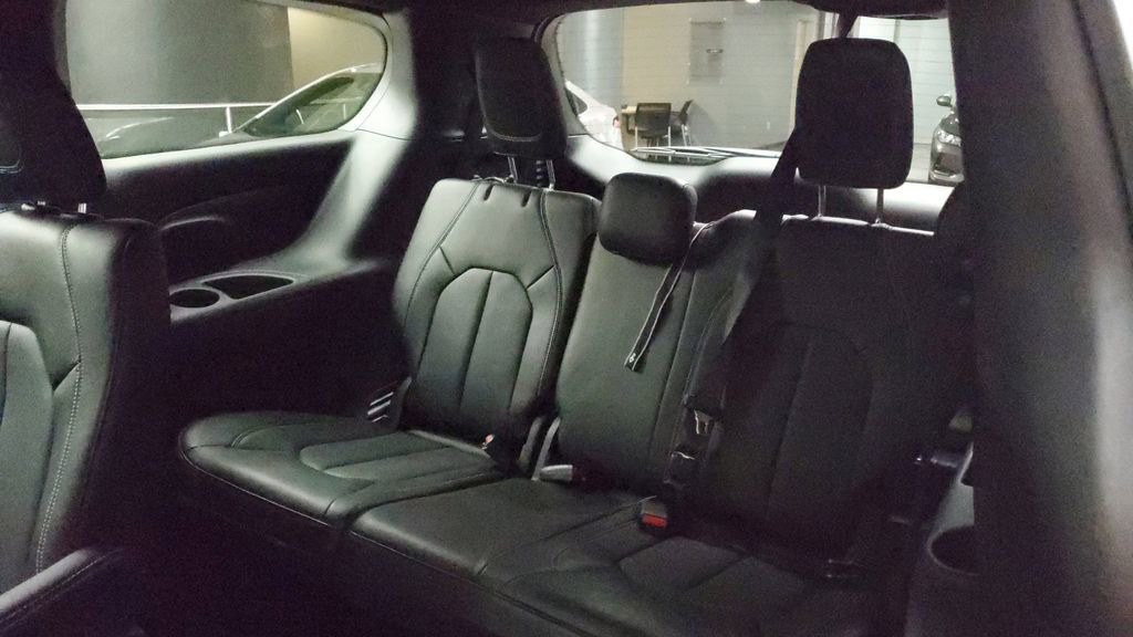 Used 2025 Chrysler Voyager LX image 14