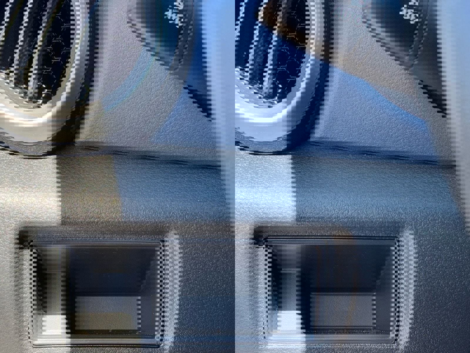 Used 2025 Nissan Versa SV image 28